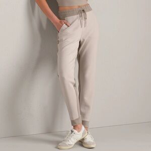 Rhone DreamGlow Color Block Jogger in Beige Stone (Size XS)